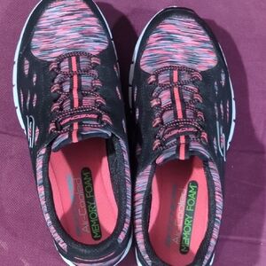 Skechers Women's Black and Pink Athletic Sneakers
